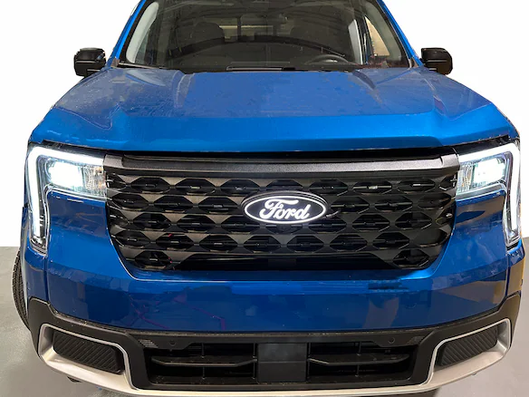 Maverick 2025, Lighted Front Grille Ford Oval Main Image